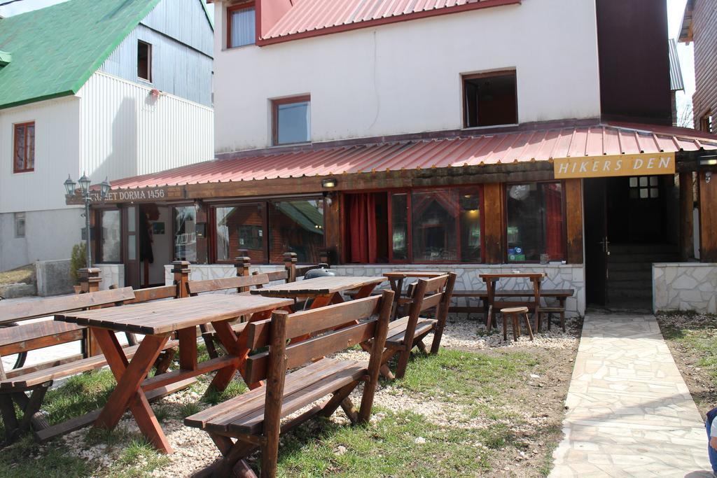 Hostel Hikers Den Жабляк Экстерьер фото